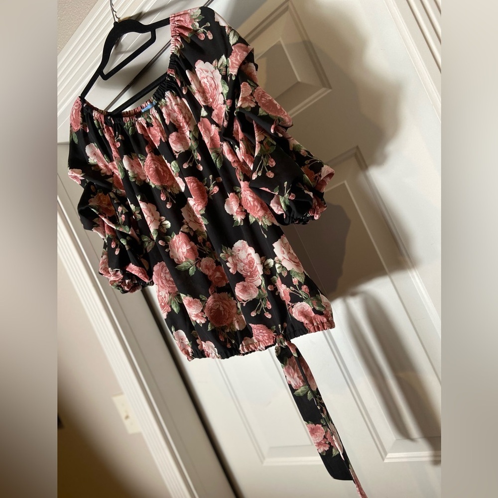 CeCe~Black/Pink RoseFloral~Off Shoulder~Tiered Sleeve~Hemline Tie~Blouse~Size L - Picture 3 of 15